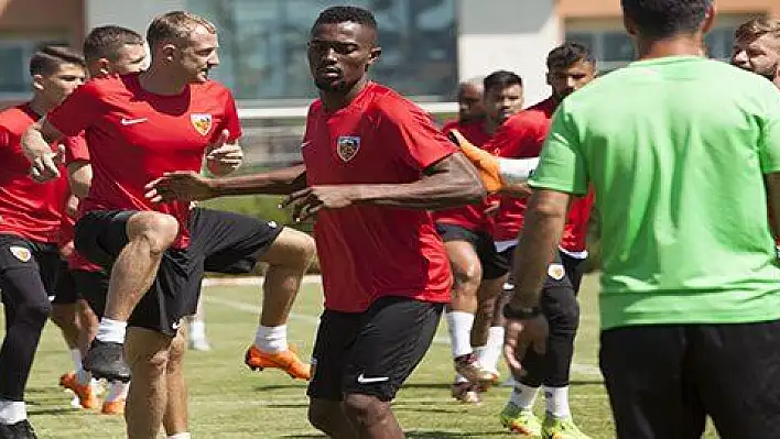 Bernard Mensah Kayserispor 'da ilk antrenmanına çıktı 