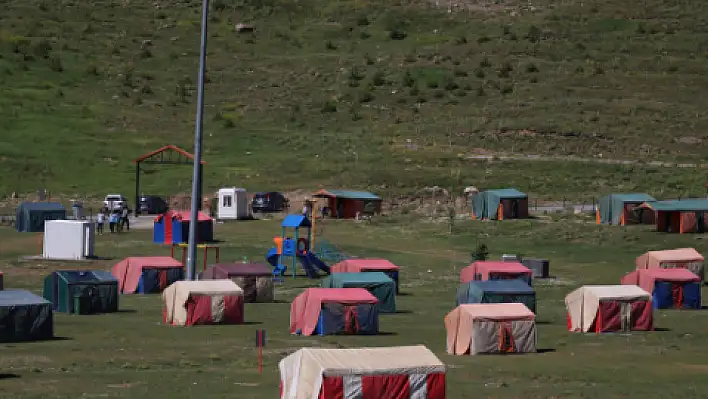 Tekir Yaylası 'nda tatilciler serin havanın keyfini çıkarıyor