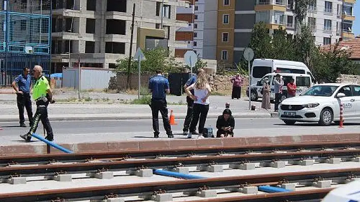 Otomobilin çarptığı zihinsel engelli çocuk ağır yaralandı