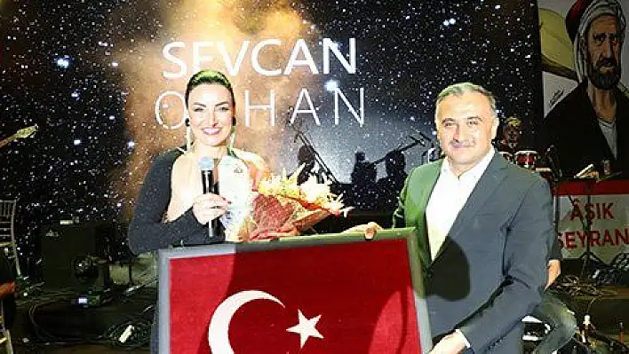 38. Aşık Seyrani Kültür Ve Sanat Festivalinin 2. gününde Sevcan Orhan rüzgarı esti