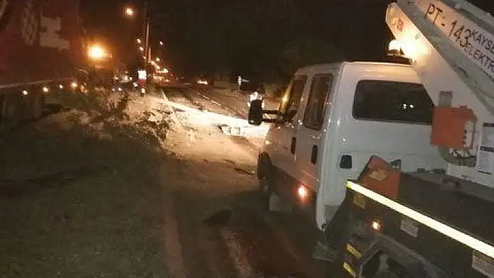 Yeşilhisar'daki trafik kazası Kayseri-Niğde yolunu etkiledi