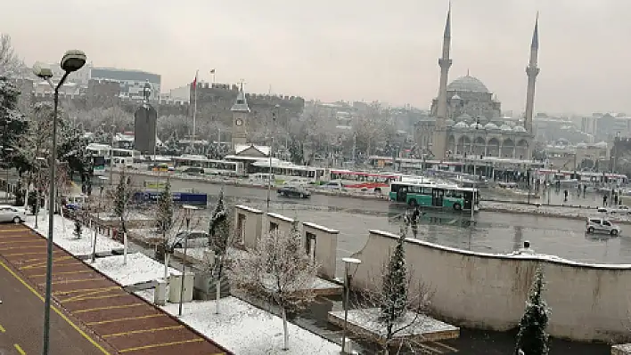 Kayseri'de kar yağışı etkili oldu