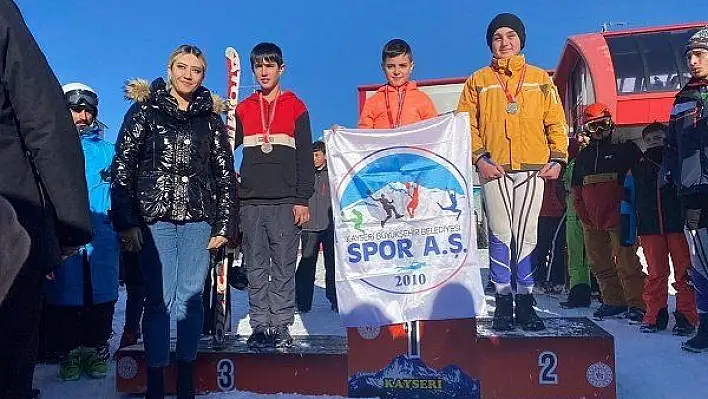 Spor A.Ş'nin minik kayakçılarından önemli dereceler