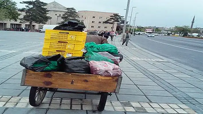 Kayseri'de etler açıkta taşınıyor-satılıyor