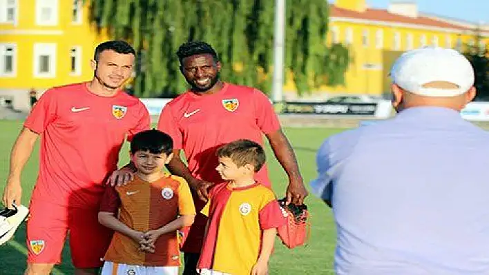 Kayserispor, Sabri ve Asamoah için Cuma gününü bekliyor