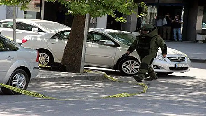 Bomba imha uzmanını gördüler telefonlara sarıldılar