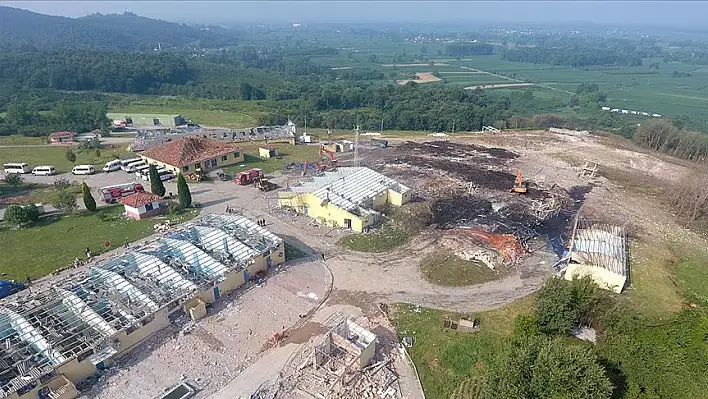 Sakarya'da patlamanın olduğu alandaki hasar havadan görüntülendi