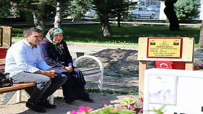 Kartal Şehitliği'nde hüzünlü bayram