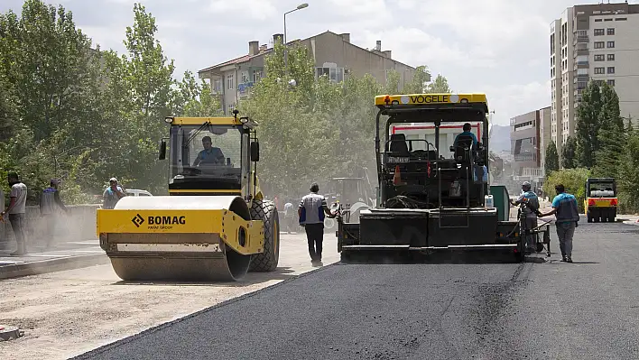 Çimenli Caddesi'ne son kat asfalt atıldı, yol trafiğe açıldı