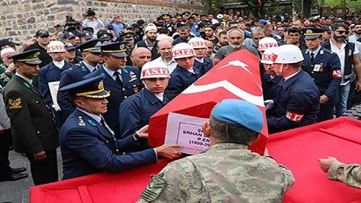 Hatay şehidini son yolculuğuna uğurlandı