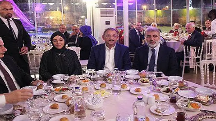 AK Parti Genel Başkan Yardımcısı Özhaseki nikah şahidi oldu 