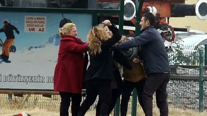 Kadın kadına şiddet