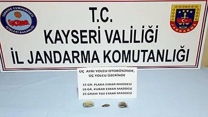 Jandarma, uyuşturucu satıcılarını ve 2 kaçak Afgan'ı yakaladı  