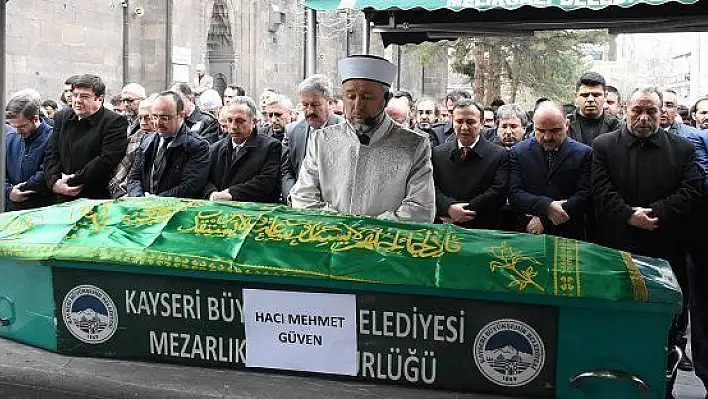 Müftü Güven babasının cenaze namazını kıldırdı