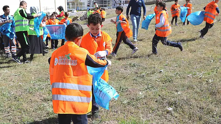 Talas Belediyesi Ve Öğrencilerden Çevre Temizliği 