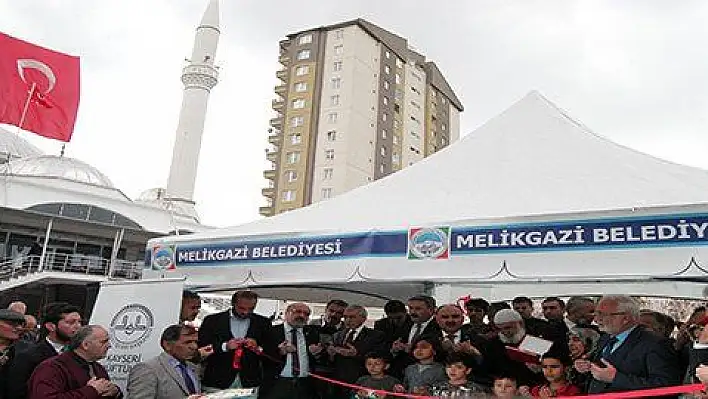 RAHMET CAMİSİ'NE GÖRKEMLİ AÇILIŞ