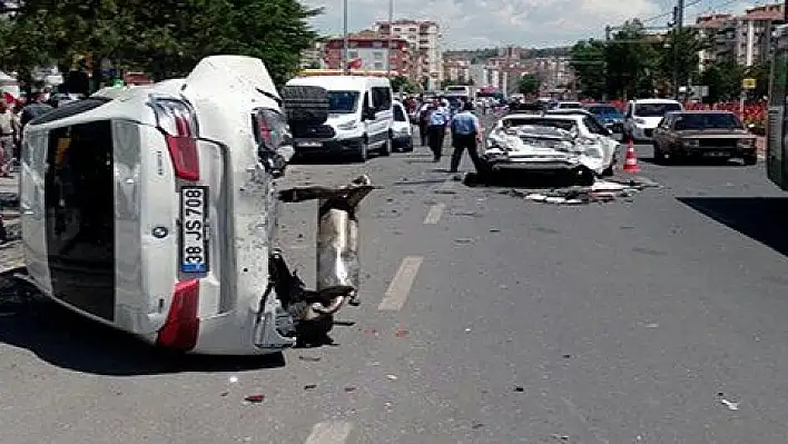 Otobüs kazasında üniversite öğrencisi hayatını kaybetti