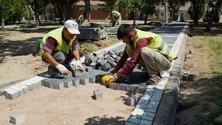 Melikgazi'de parklar yenilenerek daha modern oluyor