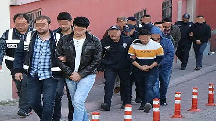 FETÖ operasyonunda gözaltına alınan 8 kişi adliyeye sevk edildi 