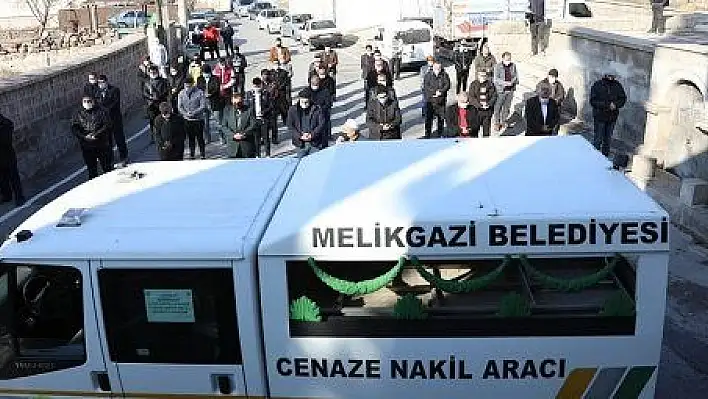 Melikgazi'nin çalışanları hayırsever Mehmet Yıldırım'ı cenazesinde yalnız bırakmadı