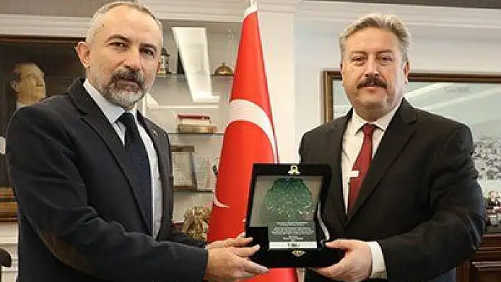 Tema Vakfı'ndan Melikgazi'ye plaket