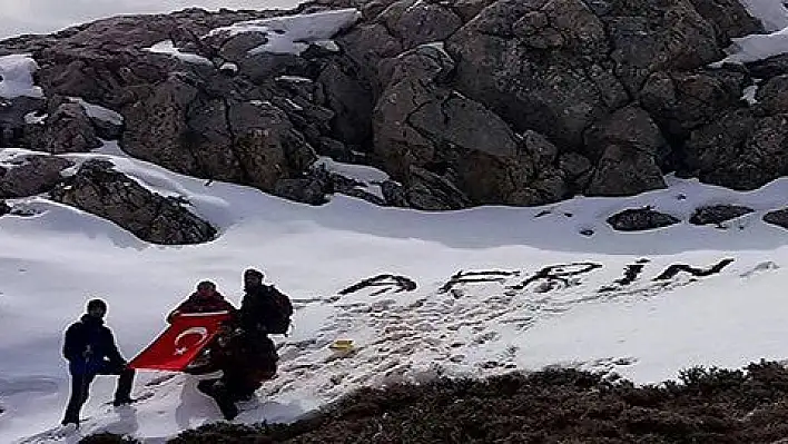 2 bin rakımdan Mehmetçiğe selam  