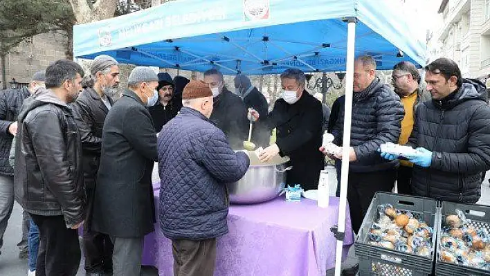 Sabah namazı sonrası çorbalar Melikgazi'den