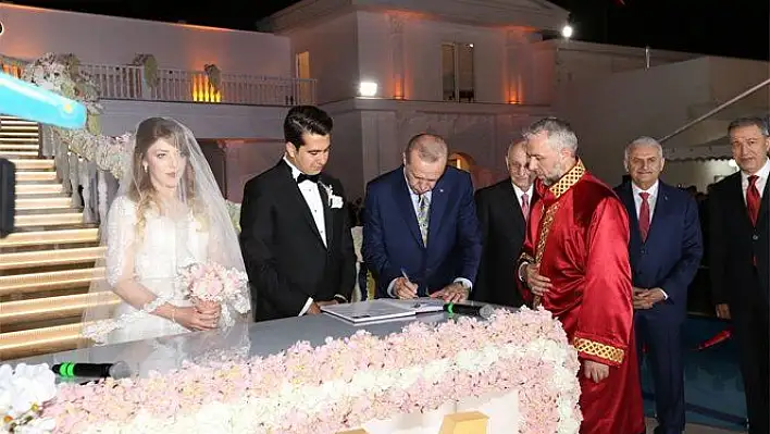 Cumhurbaşkanı Erdoğan, Bakan Özhaseki'nin kızının nikah şahidi oldu