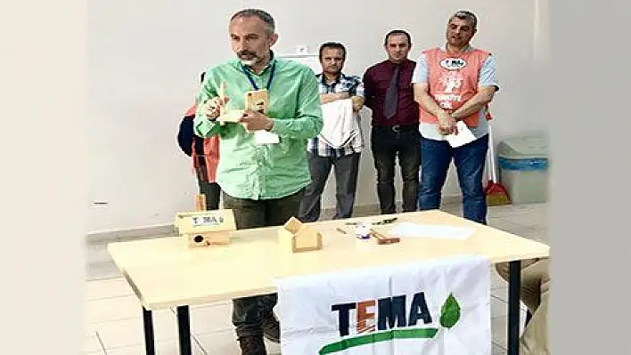 TEMA Geri Dönüşümden Kuş Evleri Yaptı 