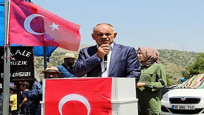 Başkan Öztürk mahalle şenliklerine katıldı 