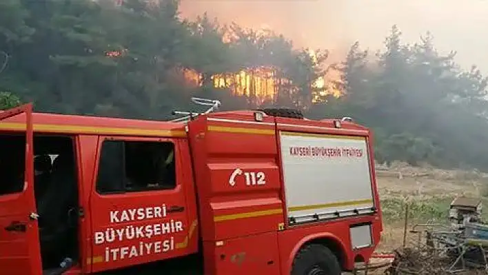 Kayseri İtfaiyesi canla başla yangınları söndürmek için mücadele ediyor 