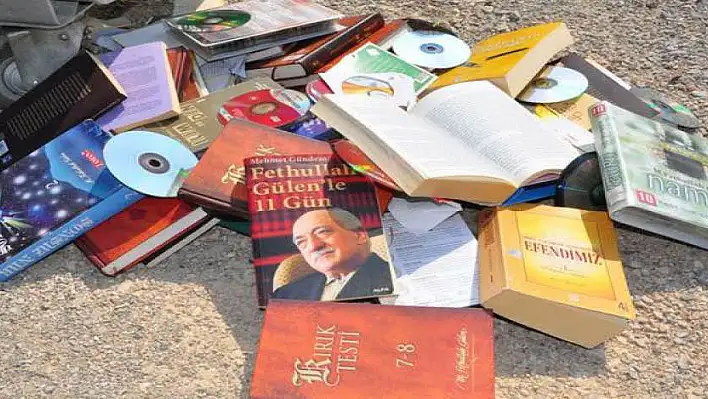 Küçükbürüngüz Mahallesi'nde FETÖ/PDY'ye ait kitap ve CD'ler bulundu