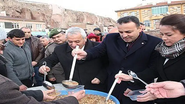 İncesu'da Şehitler İçin Kur'an Okundu ve Aşure Dağıtıldı