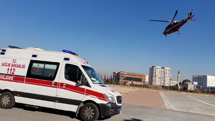 Ambulans ve helikopter yaşlı kadın için havalandı