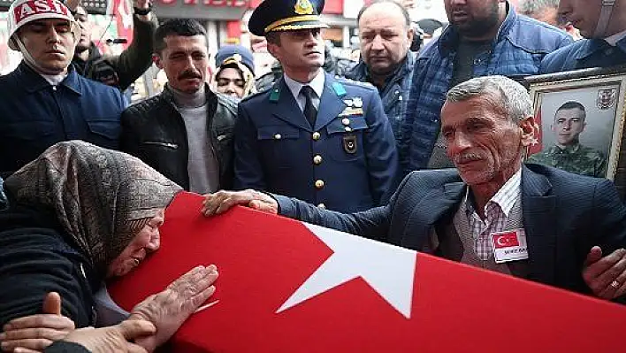 Şehit Özgür Çelik gözyaşları içerisinde toprağa verildi