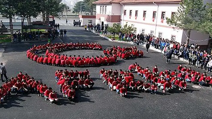 Öğrenciler, 'Afrin' yazısı oluşturdu  