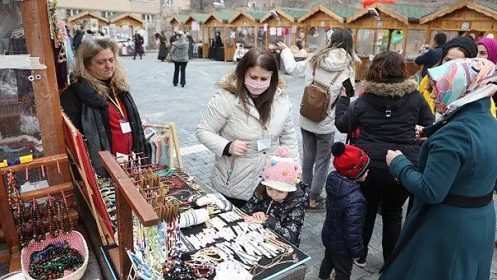 'Maharetli Eller'de Kadınlar Günü coşkusu