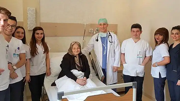 Almanya'da teşhis konulamayan hastaya Kayseri'de bir kesi ile kalp ameliyatı yapıldı