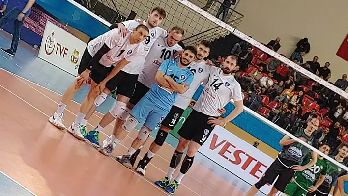 Türkiye Voleybol Erkekler 1. Lig Play-Off yarı final maçları Kayseri'de oynanıyor