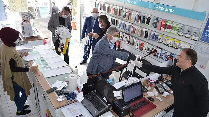 Bünyan Belediyesi esnaflara ücretsiz maske dağıtıyor 