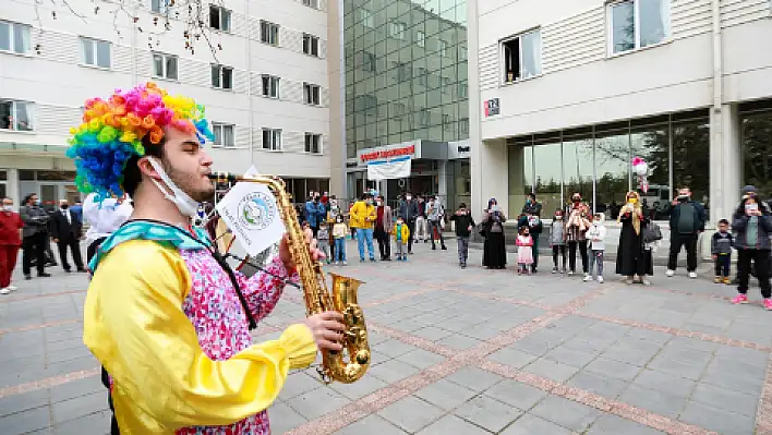 Talas'ta çocuklara moral konseri