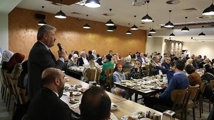 Palancıoğlu, meclis üyeleri ve aileleri ile iftar yaptı