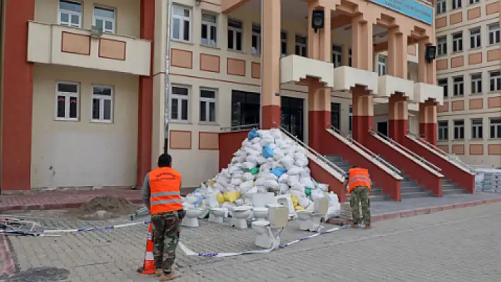 Talas'ta okullar yenileniyor