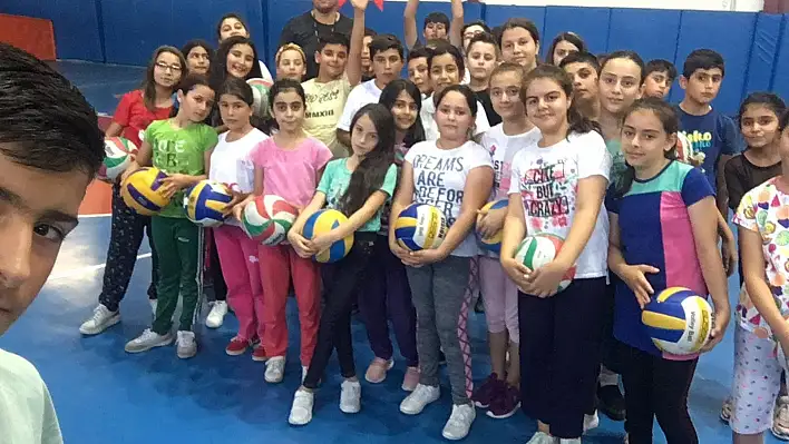 Develi'de voleybol coşkusu