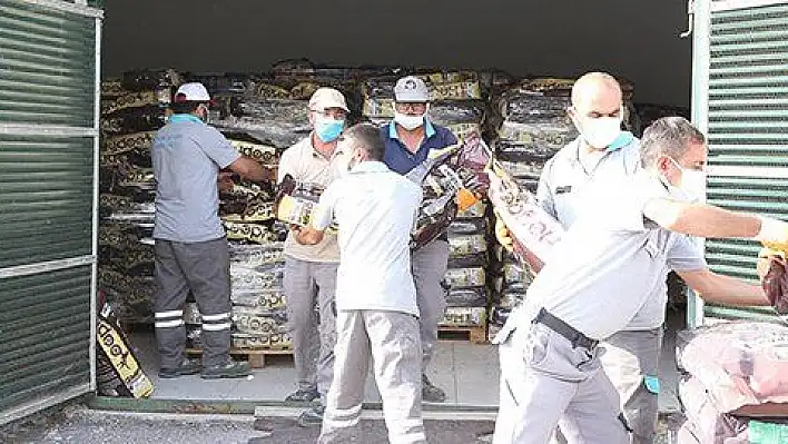 Büyükşehir'den yangın bölgelerine yem ve mama desteği