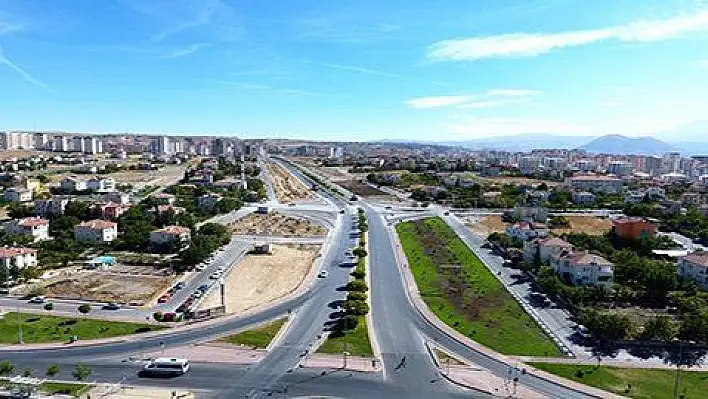 Melikgazi'de Sonbahar Ağaçlandırma ve Çimlendirme Çalışmaları 