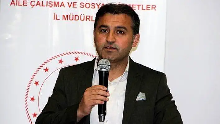 'Aileler internetin doğru ve güvenli kullanımı konusunda çocuklarına rol model olmalı'