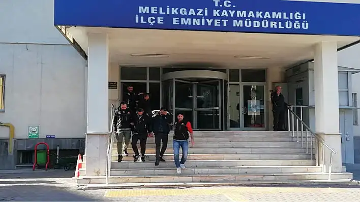 Uyuşturucu operasyonunda yakalanan 4 şahıs adliyeye sevk edildi