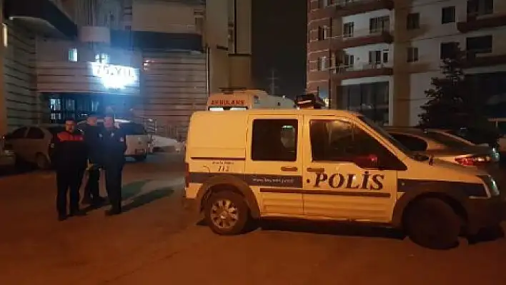 İntihara kalkışan kadını polis ikna etti