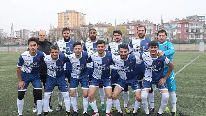 1. Amatör Küme: Yeni Esenspor-Büyüleyenspor: 4-0